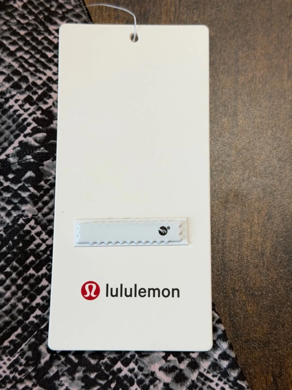 ✨ Lululemon Glow Up SHR Tight 28” Size 4 Snakeskin Print NWT ✨